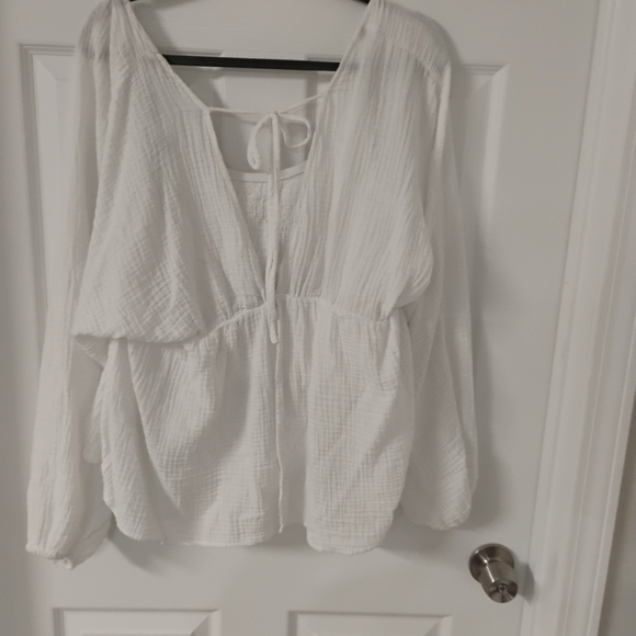 White Women's Top - Picture 2 of 4